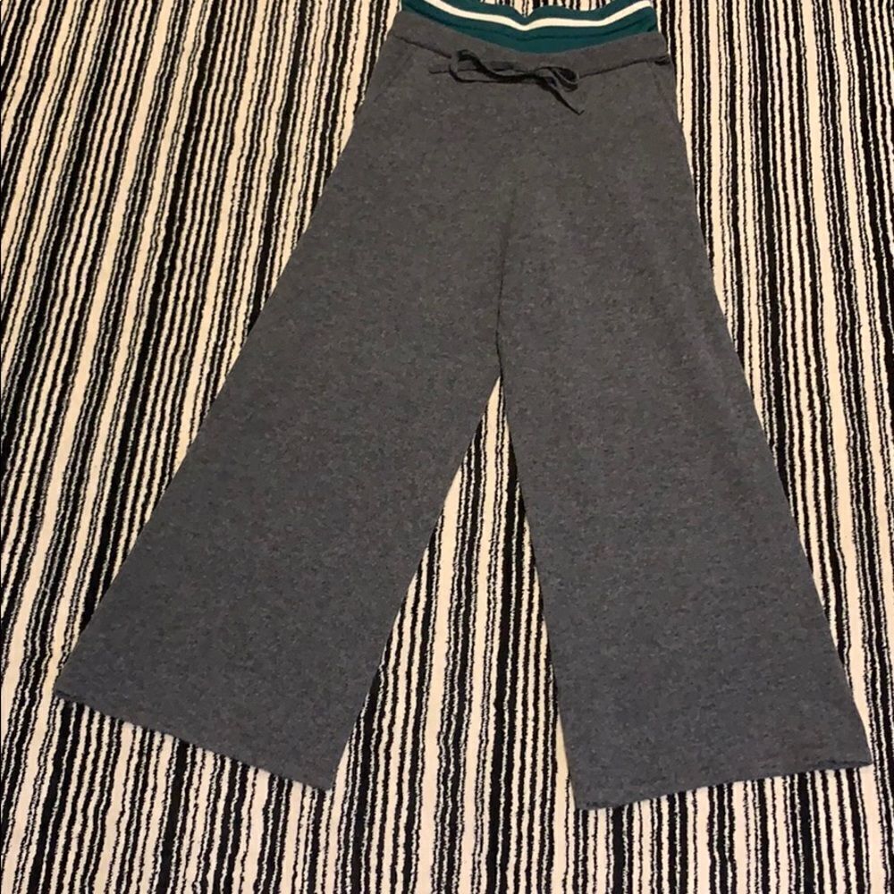 Sumi Sumi Wise Leg Cropped Cashmere Sweatpants